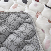 ALFOMBRA ACOLCHADA CONFETTI 127X127