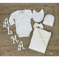 ESTUCHE 5 PIEZAS - CAPA, BODY, GORRO , MANOPLA Y BABERO BCO-BG