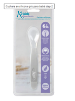 Cuchara en silicona gris para bebé step 2