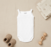 BODY TIRANTE FINO CALADO CORAZONES BLANCO 6M