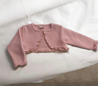 BOLERO ROSA TIZA CON PUNTILLA ARENA 9M