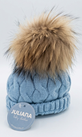 Gorro pompón pelo con ochos AZUL NUBE 6/12M