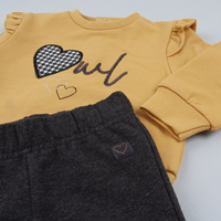 PANTALON NIÑA Y SUDADERA MOSTAZA 36M