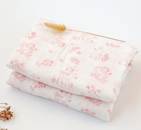 Muselina con estampado rosa de animalitos 120x120cm