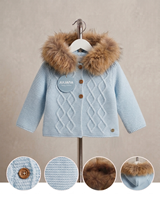 CHAQUETA CAPUCHA PELO NATURAL ARANES CELESTE 18M